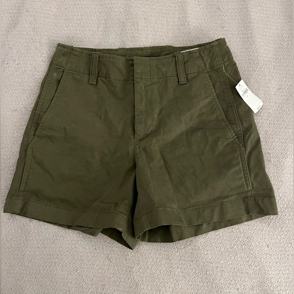 GAP Khaki shorts NWT